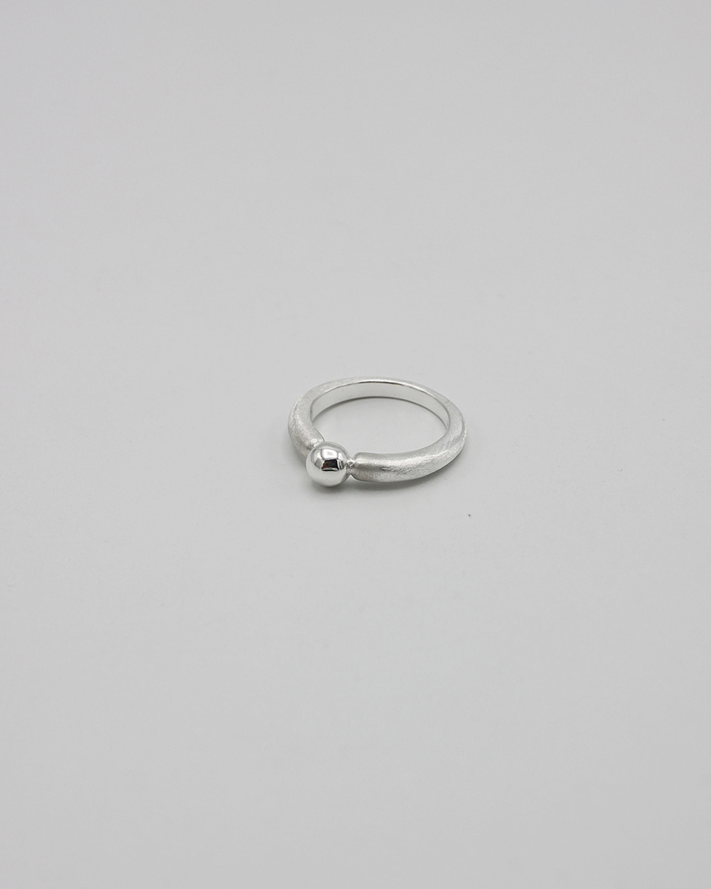 POINT BALL RING - 925 SILVER